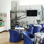 Vibe Hotel 3*